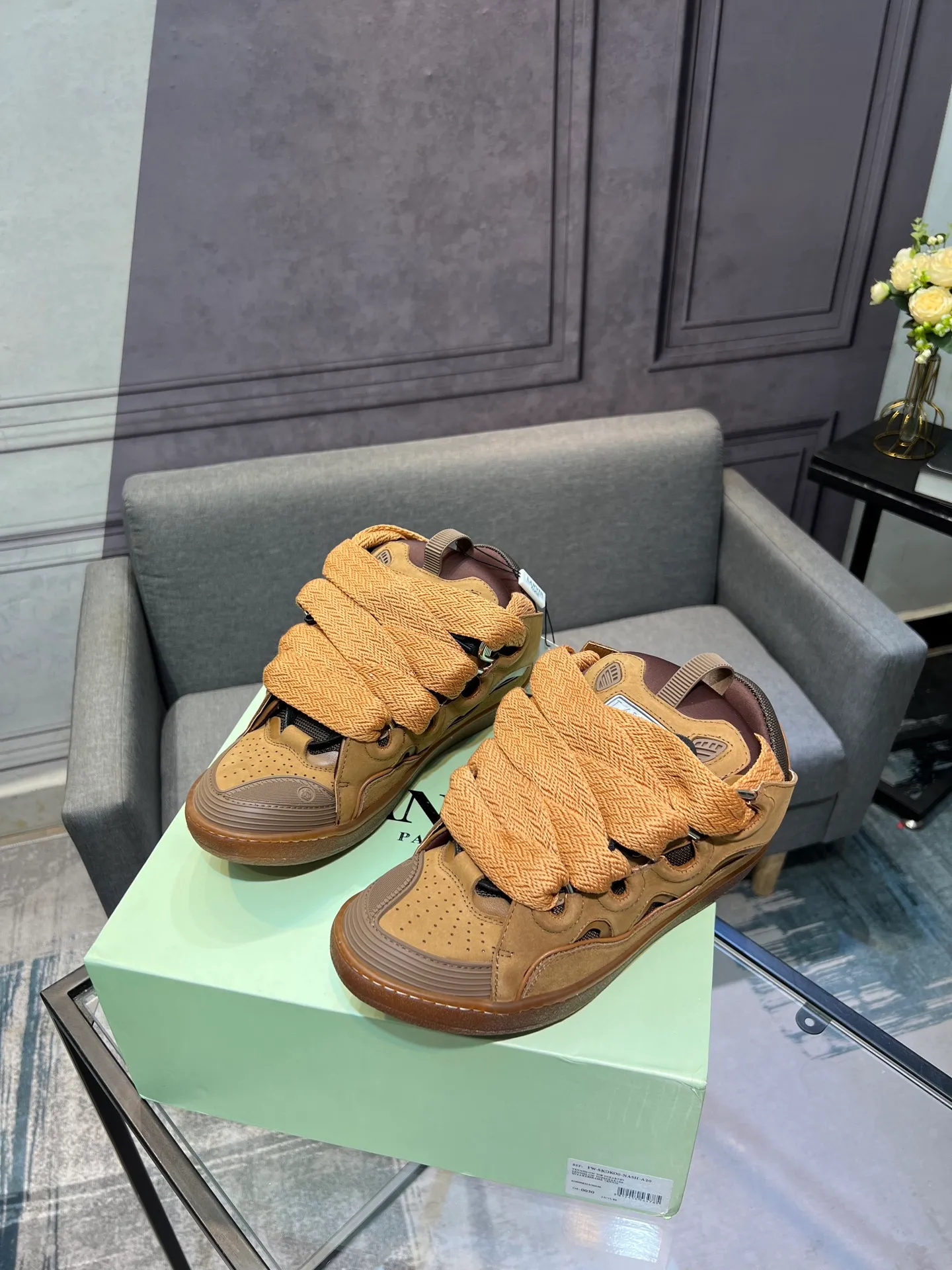 Men's men's shoes💰780 [LANVIN] Latest lace-up fashionable casual sneakers for couples High-quality CLAY couple series‼ ️ The latest trendy products of the season 🌈Many bloggers have planted grass and purchased the original open-mold customization. The upper and outsole are sewn with mark threads without edge sealing. Multiple material splicing combination design. Very versatile for fashionable and casual wear. Comfortable on the feet. Recommended for self-retention (upper cowhide + cow suede + breathable mesh) inner foot pad cowhide exclusive original open-mold clear logo rubber outsole ⚠️36-44 yards (45 custom-made)